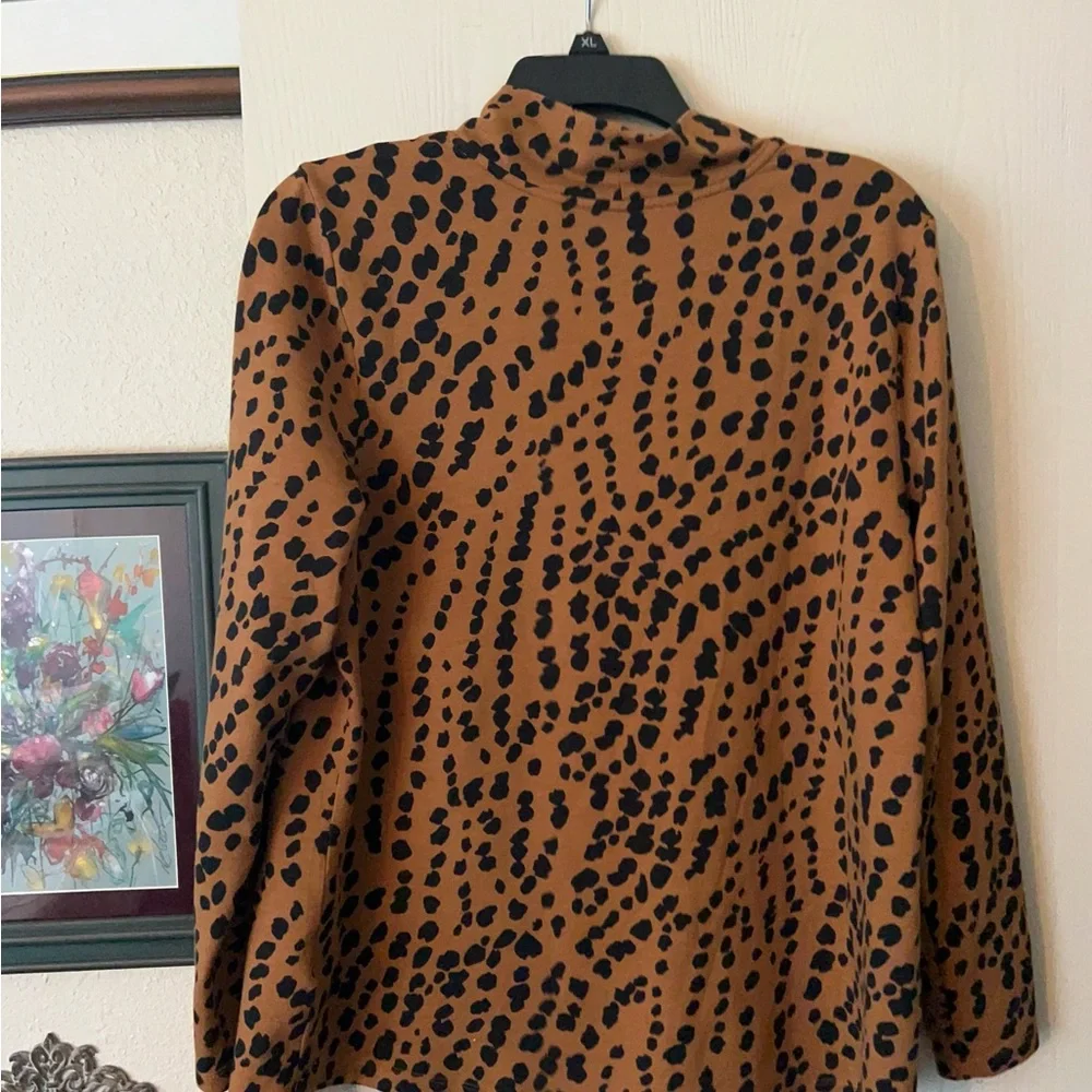 Isaac Mizrahi top in leopard Large - Picture 1 of 3
